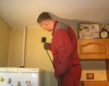 Чищення повітропроводу витяжної вентиляції на кухні вентиляції
