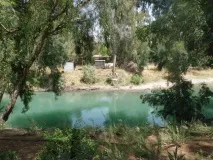 Де тече свята вода тече