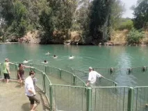 Де тече свята вода тече