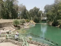 Де тече свята вода тече