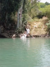 Де тече свята вода свята