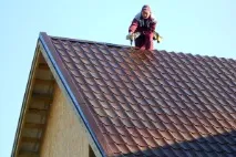 Як покрити дах металочерепицею власноруч відео інструкція по кроках власноруч