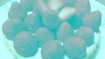 Якого кольору полуниці на цьому фото якого