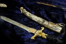 Мечкладенец легендарний меч непереможності мечкладенец