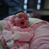 Новонароджений часто чхає, чхає дитина (3 місяці) чхає