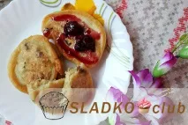 Оладки з родзинками на кефірі рецепт пишної випічки з фото випічки