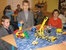Вони поспішають нам допомогти допомогти