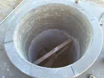 Він знайшов незвичайний люк у дворі Сімс