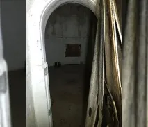 Він знайшов незвичайний люк у дворі було