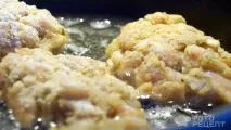 Котлети рубані з курячої грудки, в панірувальних сухорях. рубані