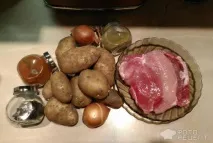 Рецепт Картопля запечена зі свининою, Пряна, з маринованою цибулею рецепт