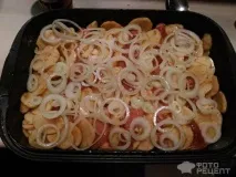Рецепт Картопля запечена зі свининою, Пряна, з маринованою цибулею запечена