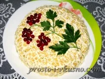 Салат листковий з яблуками, яйцем, сиром та червоною цибулею салат