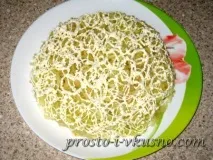 Салат листковий з яблуками, яйцем, сиром та червоною цибулею салат