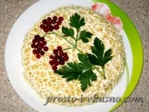 Салат листковий з яблуками, яйцем, сиром та червоною цибулею листковий