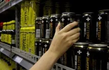 Захоплення енергетиками може призвести до інфаркту навіть молодих та здорових. захоплення