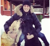 Хокеїст – собаці друг нападник