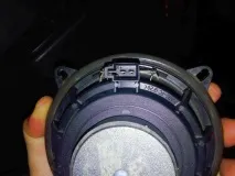 Замінив колонки у передніх дверях замінив