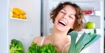 10 причин, через які ми заглядаємо в холодильник холодильник