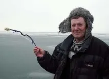 Як витягнути на лід щуку, якщо вона не пролазить у лунку пролазить