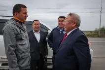 Єгор Борисов проїхав вулицями Якутська з координатором проекту «Карта вбитих доріг» Олександром якутська