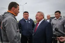 Єгор Борисов проїхав вулицями Якутська з координатором проекту «Карта вбитих доріг» Олександром борисов