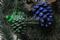 Ялинкові іграшки з шишок з дітьми іграшки