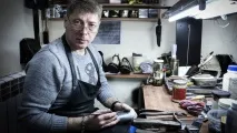 Казанський шевець про наслідки носіння неправильного взуття та улюбленого взуття чиновників наслідки