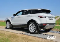 Вивчаємо можливості сучасних електронних офф-роуд систем Range Rover Evoque на трасі центру LR вивчаємо