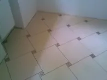 Як красиво можна викласти плитку для підлоги в коридорі, види укладання плитку