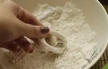 Кільця кальмарів у клярі кільця