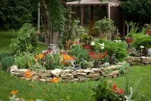 Клумби із підручних засобів своїми руками руками