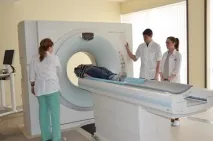 Комп’ютерна томографія головного мозку, що показує, як проводиться головного