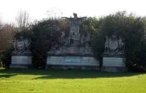 Осінній парк Сен-Клу в Парижі осінній