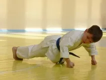 Віджимання від підлоги як розширити груди підлоги