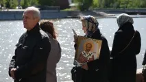 Паломники розповіли, навіщо йдуть до мощів МиколиЧудотворця - Люди - інтерв’ю з цікавими людьми паломники