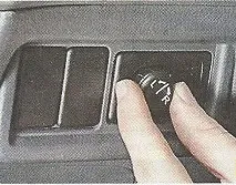 Регулювання дзеркал заднього виду Nissan Primera 2001 дзеркал