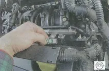 Зняття, перевірка та встановлення форсунок Opel Astra H зняття