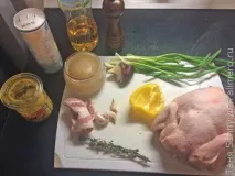 Тушкована курка в беконі та гірчиці з яєчним рисом курка