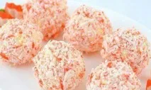 Вчимося готувати сирні кульки з часником, шинкою, крабовими паличками, а також солодкі варіанти сирні