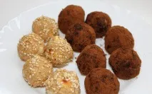 Вчимося готувати сирні кульки з часником, шинкою, крабовими паличками, а також солодкі варіанти сирні