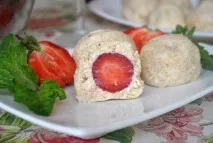 Вчимося готувати сирні кульки з часником, шинкою, крабовими паличками, а також солодкі варіанти готувати