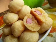 Вчимося готувати сирні кульки з часником, шинкою, крабовими паличками, а також солодкі варіанти сирні