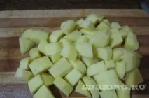 Юшка з голови пеленгасу з овочами. пеленгасу