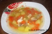 Юшка з голови пеленгасу з овочами. бульйон