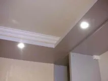 Верхнє підсвічування на кухні верхнє