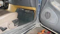 Личинка дверей від іншого авто дверей