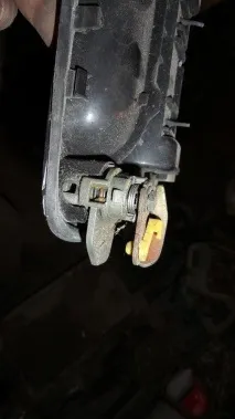 Личинка дверей від іншого авто іншого