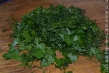 Закуска з оселедця, томатів та маринованої цибулі. закуска