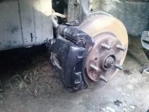 Заміна передніхгальмівних колодок колодок